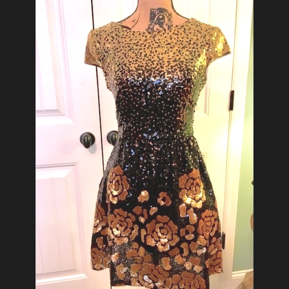 Windsor Beyond Amazing Black & Gold Sequin Dress 3 / 4